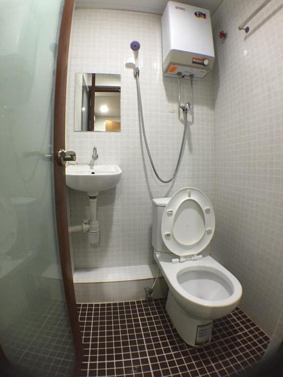New Yan Yan Guest House Reception 9Th Floor Flat E4 E6 홍콩 외부 사진