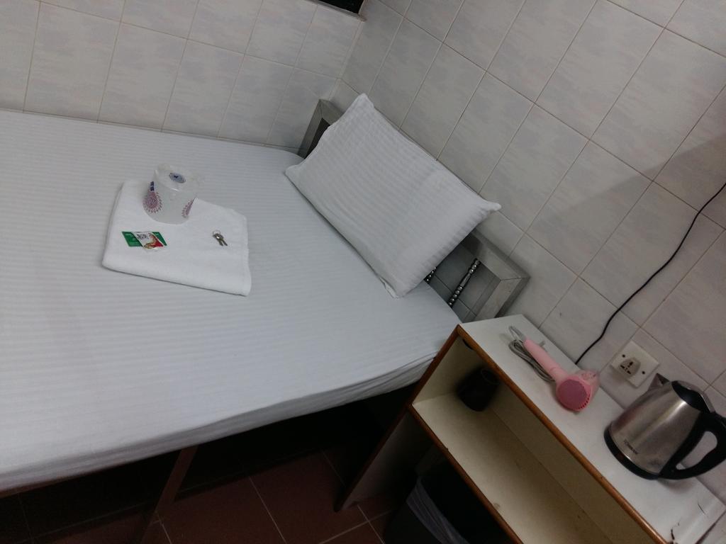 New Yan Yan Guest House Reception 9Th Floor Flat E4 E6 홍콩 외부 사진